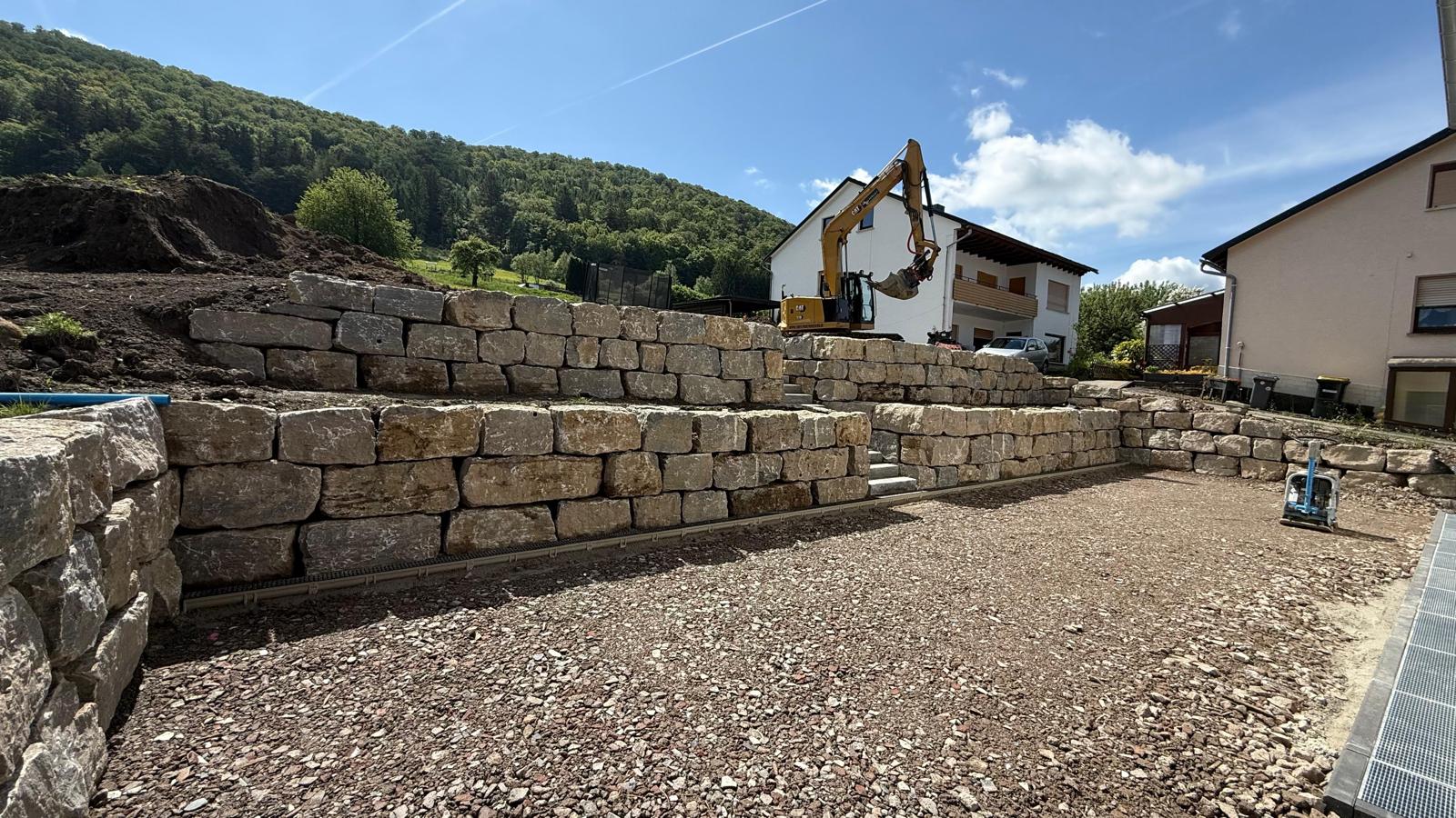 NATURSTEINMAUER 1